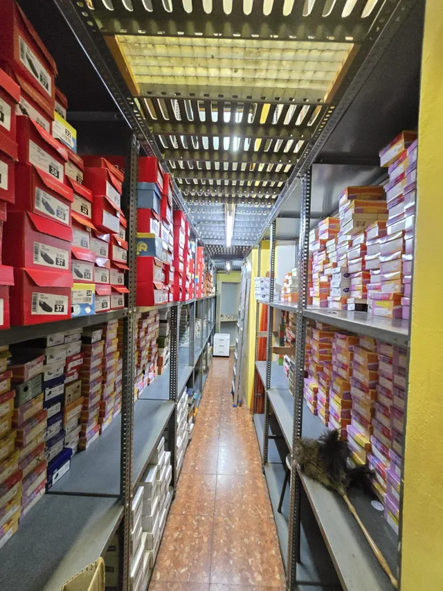IDEAL INVERSORES. LOCAL COMERCIAL ALQUILADO EN BUENA ZONA COMERCIAL — 15
