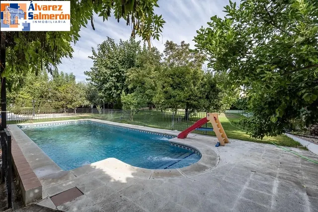 Espectacular Chalet en Ogijares - Ideal para Familias — 10