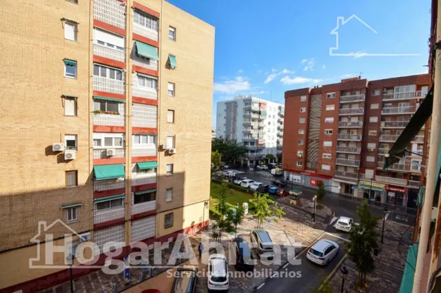 Exclusiva ubicación junto a la playa en este piso reformado con amplio balcón y ascensor en la Malvarrosa — 34