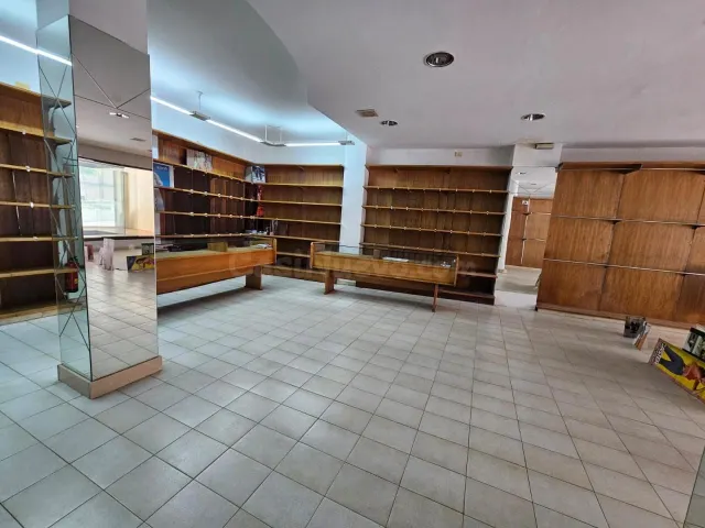 OPORTUNIDAD!!! SE ALQUILA LOCAL DE 250 M2 EN PLENO CENTRO - foto 5