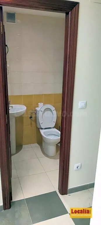Oficina en edificio profesional en Torrelavega. — 10