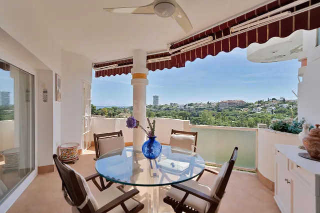 Ático en Urbanización Golf Río Real, Marbella