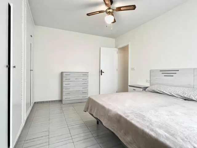 Bungalow con terraza, Alicante, Torrevieja. 2 habitaciones, 61 m2, 450 metros del mar — 19