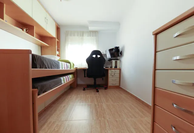 Amplio piso de 3 dormitorios con terraza, garaje y trastero en Las Lagunas — 25