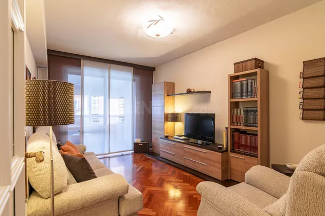 CUIDADA VIVIENDA EN AVENIDA ZARAGOZA - foto 2