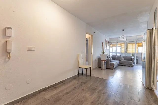 APARTAMENTO DOS DORMITORIOS ZONA LA VELETA . — 8