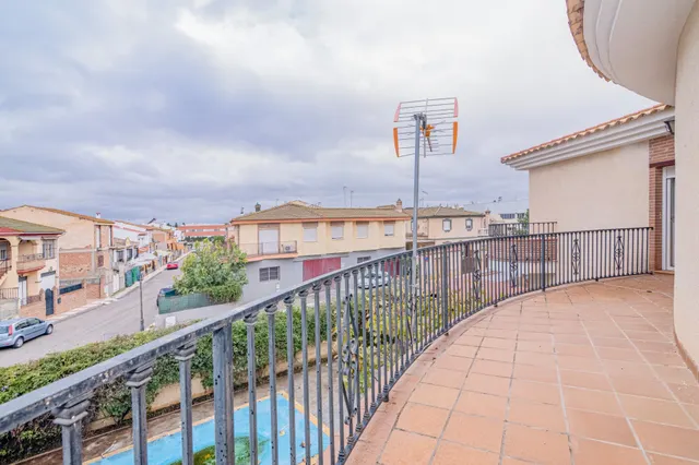Chalet en venta en la mejor zona de ATARFE — 39