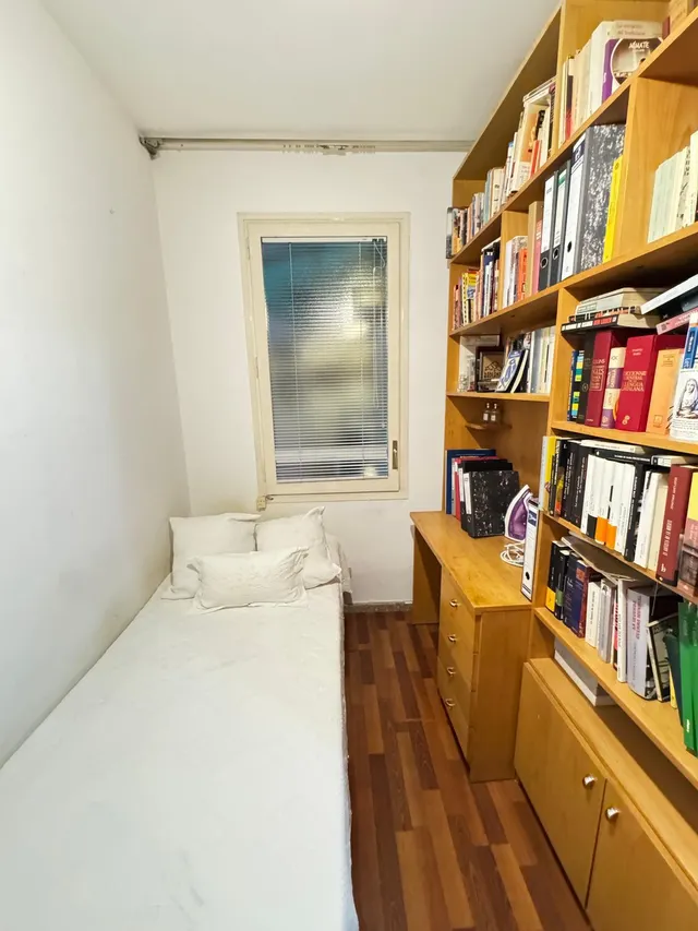 PISO DE 4 habitaciones Y DOS BAÑOS EN LA CALLE CALABRIA CERCA DEL SAGRADO CORAZÓN — 33