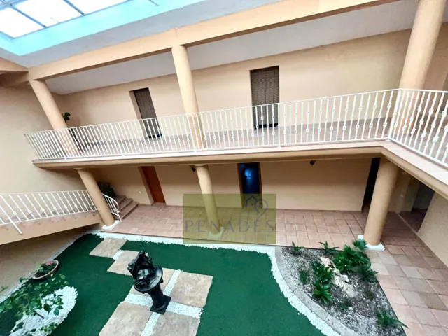Espectacular chalet a la venta con impresionante jardín interior — 5