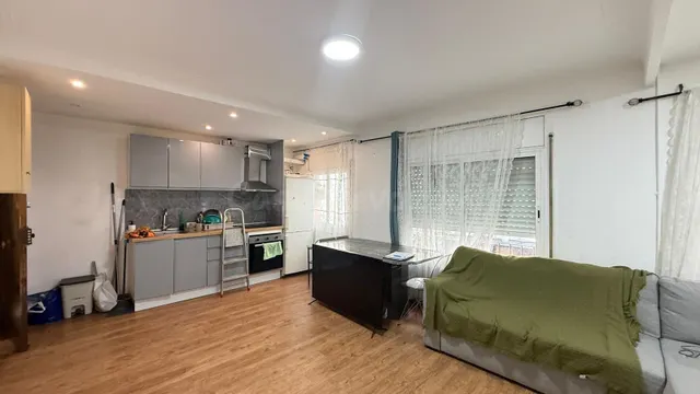 Amplio y Luminoso Piso en Santa Coloma de Gramenet por €165,000 — 3