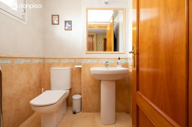 ESPECTACULAR VIVIENDA ADOSADA DE 4 DORMITORIOS CON SÓTANO, TERRAZAS Y PATIO EN GRANADA — 7