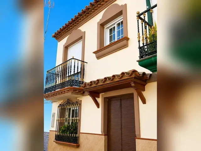 VENTA DE CASA ADOSADA EN ESTEPONA CON VISTAS AL MAR Y UBICACIÓN PRIVILEGIADA — 11