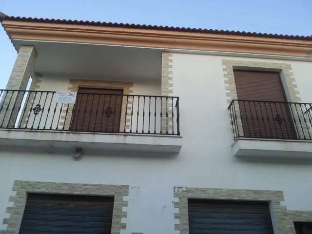 Se vende vivienda para terminar con local en planta baja, obra nueva. — 4