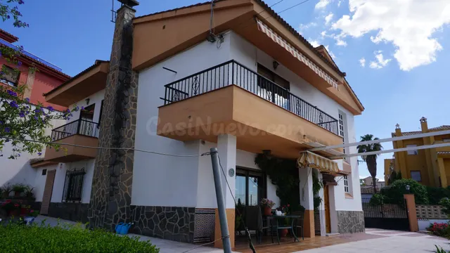 CHALET INDEPENDIENTE EN CAJAR PARCELA 1105 M2 PISCINA PISTA  - foto 4