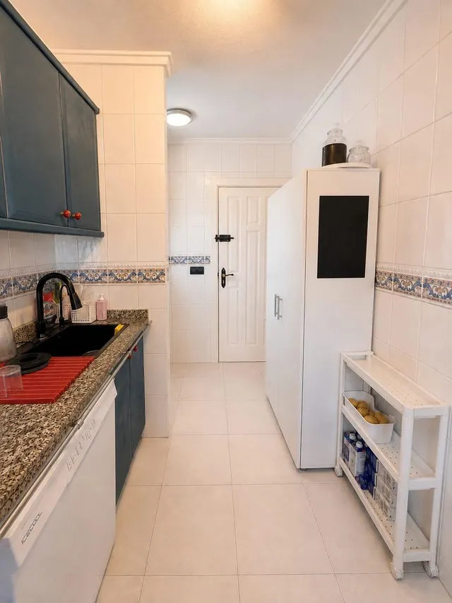 Casa de 3 plantas a solo 200 metros de la playa con vistas al mar — 23