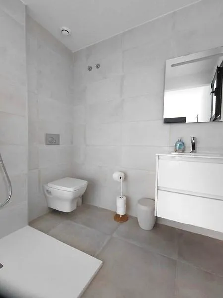 ALTO STANDING - Se vende bonita y amplia VILLA CON SOTANO Y PISCINA PRIVADA, 300 metros de parcela.- — 27