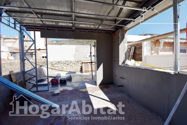 ESPACIOSA CASA SEMIRREFORMADA CON TERRAZA — 41