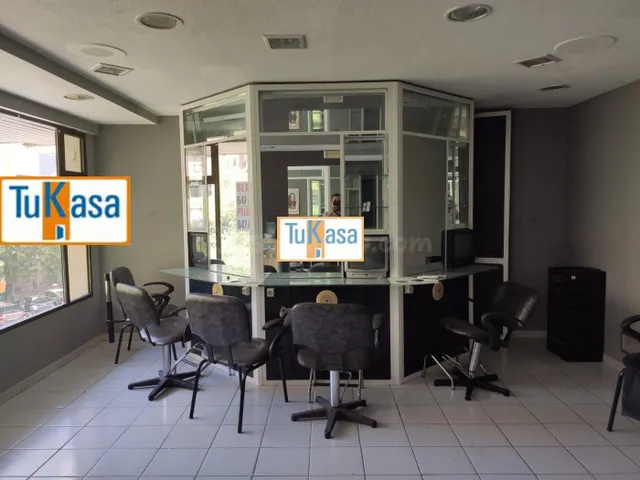 Local comercial 100m² en alquiler - CRUZ DE LOS CAIDOS - foto 3
