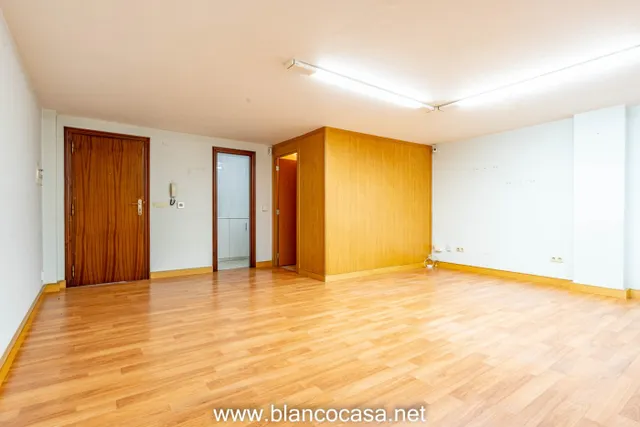 Entreplanta en venta ó alquiler C/Barcelona (Carballo) — 9