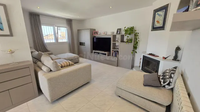 Villa con piscina privada en L'Escala: privacidad, luz y cal - foto 3