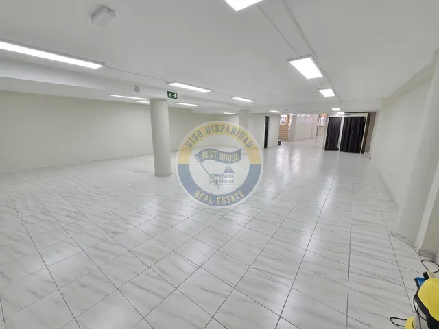 Bajo comercial de gran visibilidad — 20