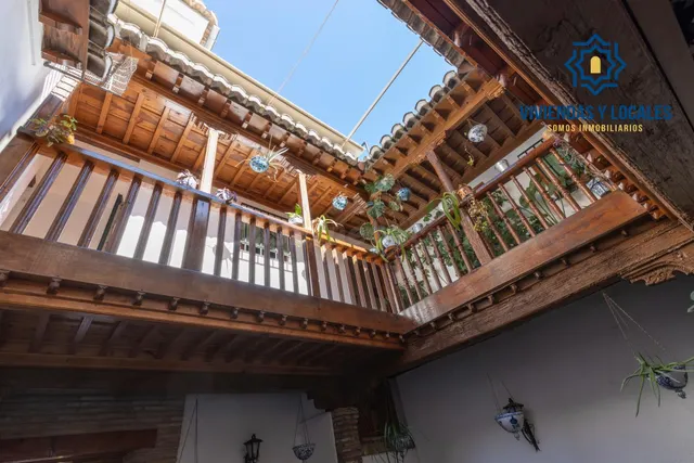 Auténtica casa con corrala tradicional y azotea en el corazó - foto 3