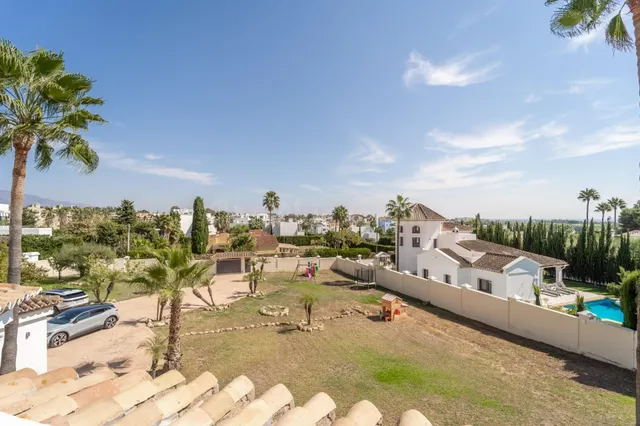 LUMINOSO CHALET EN ESTEPONA — 4