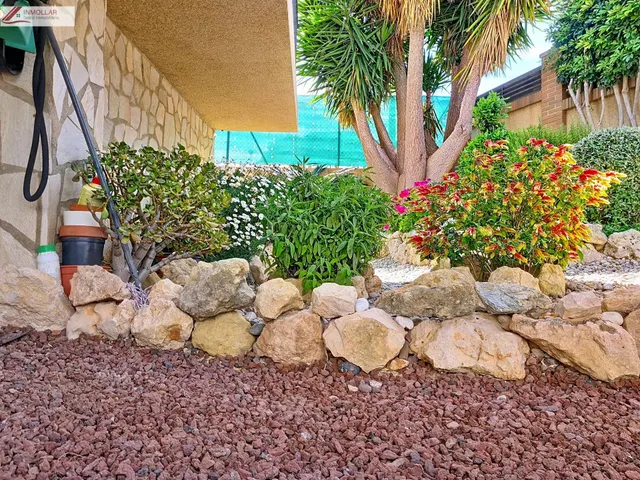 En venta Chalet independiente con piscina — 16