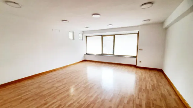 Urbis te ofrece una oficina en alquiler en la zona Labradore