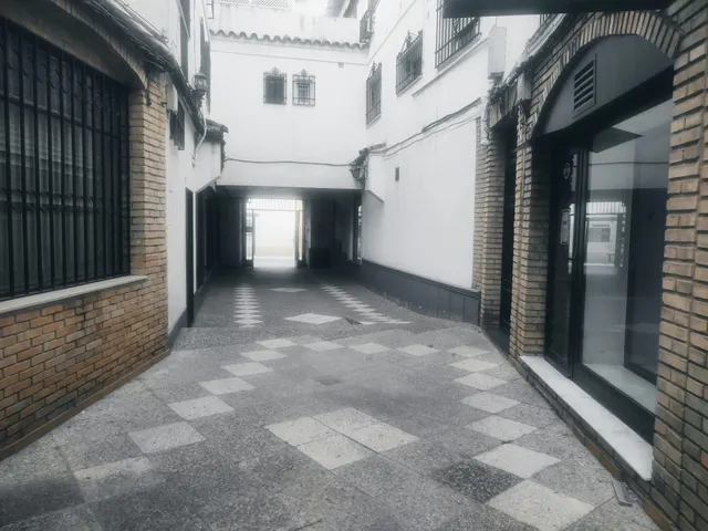 Estupendo local en realejo, muchas opciones de negocio!!! — 17