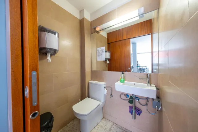 VENTA DE EDIFICIO CONDICIONADA A LA ADQUISICIÓN DE LA PANADERÍA + VIVIENDA + NAVE — 14