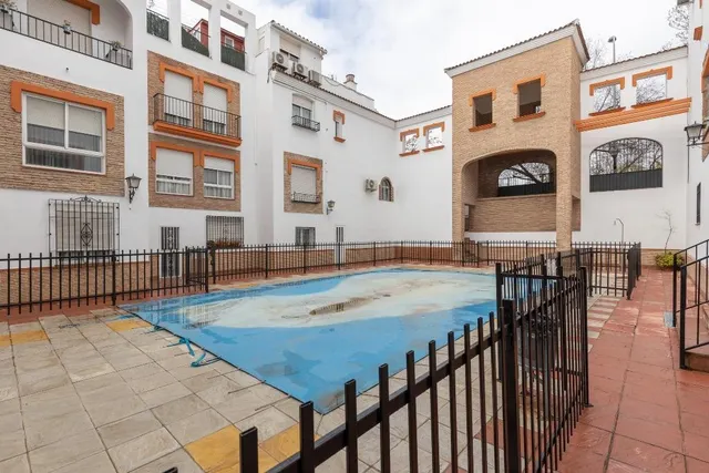 En venta casa adosada con garaje en residencial con piscina junto estación de autobuses — 34