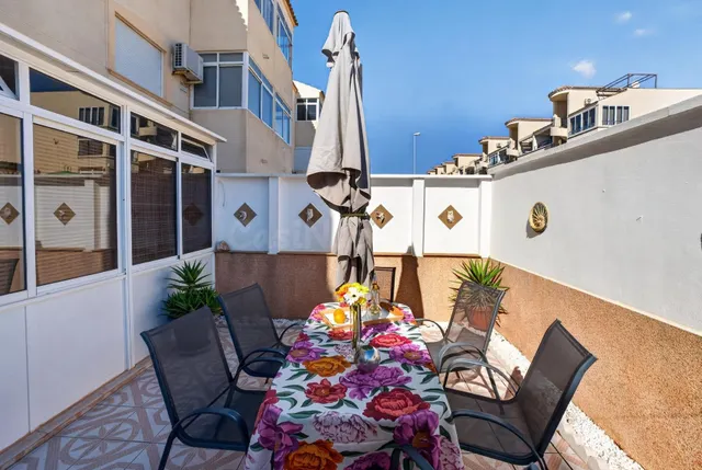 Villas Don Sancho V – Coqueto apartamento en planta baja con jardín, terrazas y piscina comunitaria. 2 dormitorios — 3