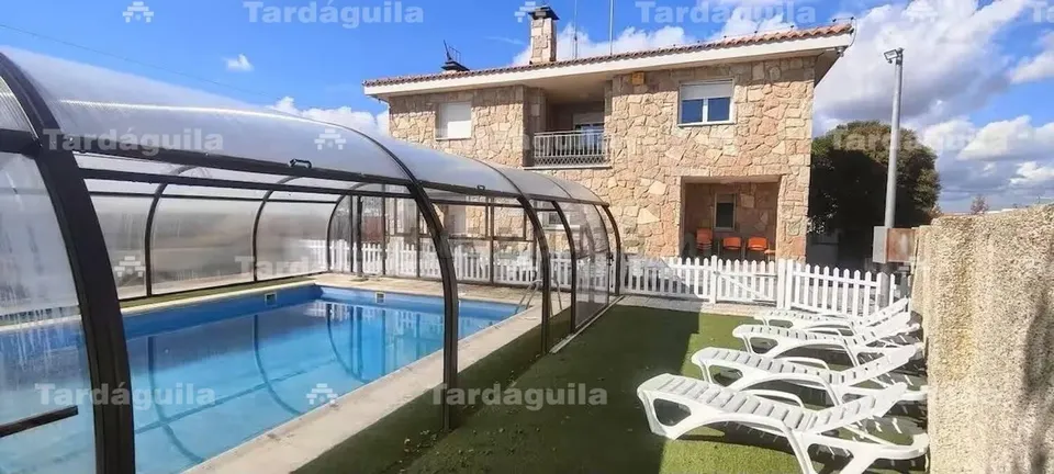CHALET EN CALZADA DE VALDUNCIEL