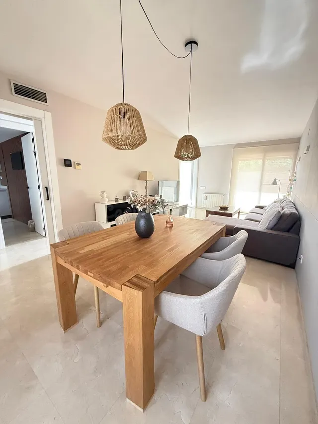 ¡OPORTUNIDAD EN PATERNA! CHALET DE 319 m2 CON PISCINA, 4 DOR - foto 3