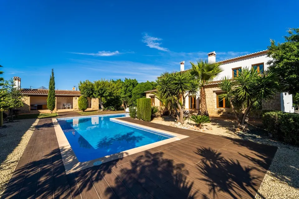 Estupenda Casa con Piscina, Gimnasio, Cine; en Benisa Alicante.