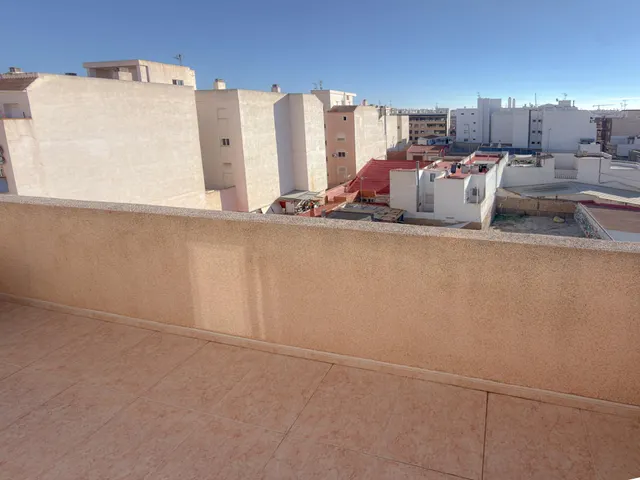 Oportunidad! Luminoso y encantador Ático con amplia terraza y excelentes vistas despejadas + Garaje cerrado incluido en el precio + Piscina comunitaria — 11