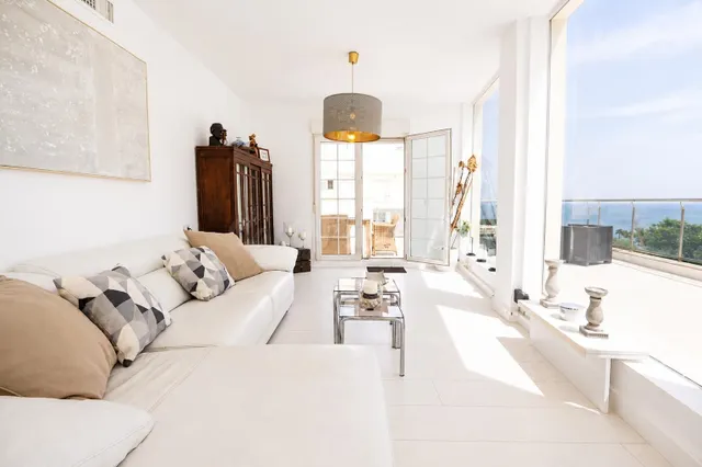 Ático con gran terraza y vistas al mar — 11