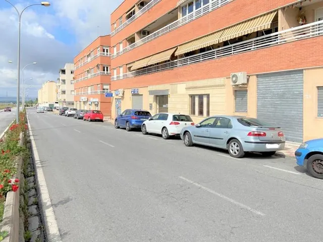 Exclusivo local de oficinas listo para entrar en Albolote — 19