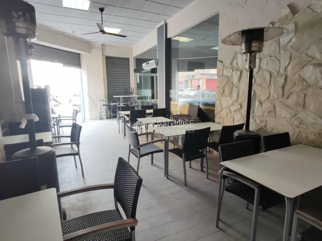 SE VENDE LOCAL CON CAFETERIA-BAR MONTADO CON LICENCIA EN BUENA ZONA DE NOVELDA — 12