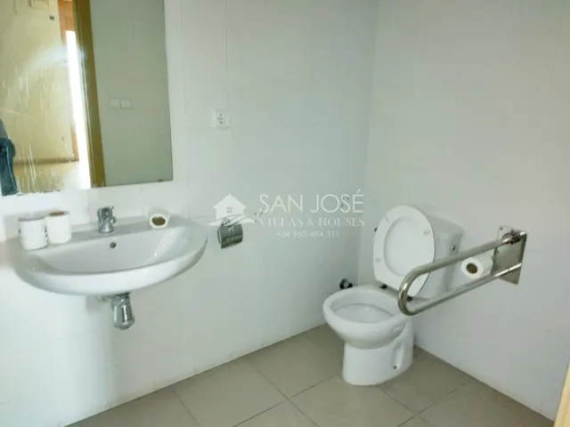 OPORTUNIDAD EN VENTA DE LOCAL COMERCIAL EN ASPE EN ZONA DEL PARQUE DOCTOR CALATAYUD — 4