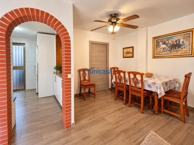 Casa con 3 dormitorios, espacio trasero y muchas posibilidades — 3