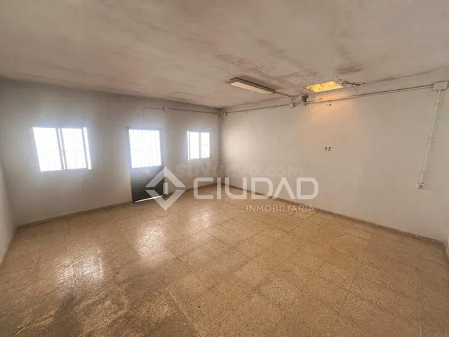 Local convertible en vivienda adosada junto al centro — 5
