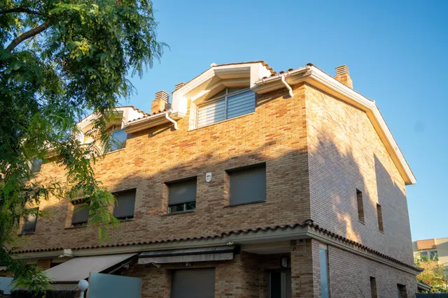 CASA ESQUINERA DE 5 habitaciones EN BARENYS — 21