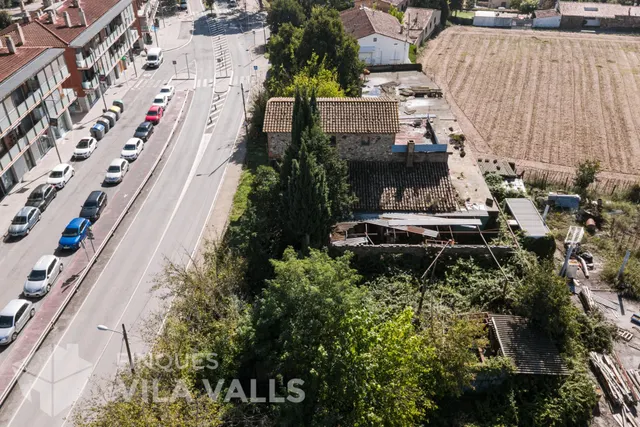 Solar edificable + masia para reformar — 3