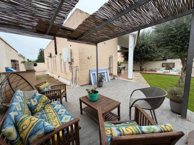 INTERESANTE CHALET EN LA POBLA DE VALLBONA — 34