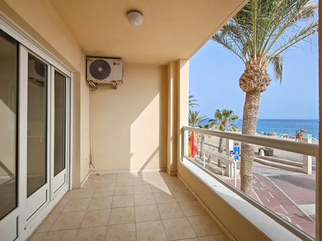 En Venta Piso en el Paseo Maritimo de ALmeria Capital — 25