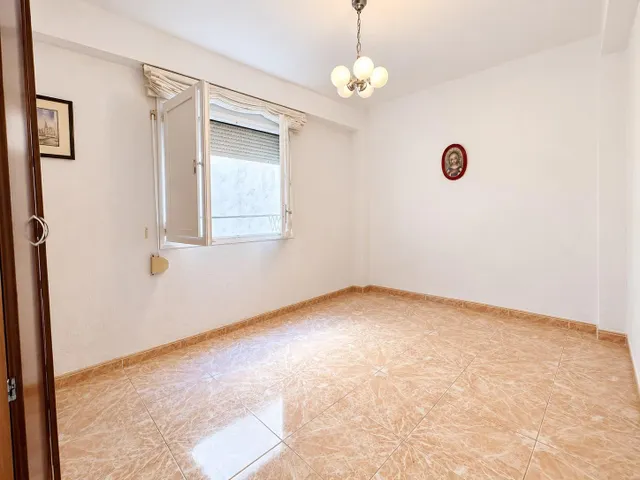PISO AMPLIO Y LUMINOSO EN REUS, CON ASCENSOR Y EXCELENTE DISTRIBUCIÓN — 8