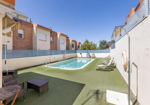 Casa Adosada Ideal en Urbanización con Piscina — 30