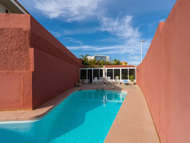 Chalet independiente con jardín y piscina privada en La Garita precio negociable — 8